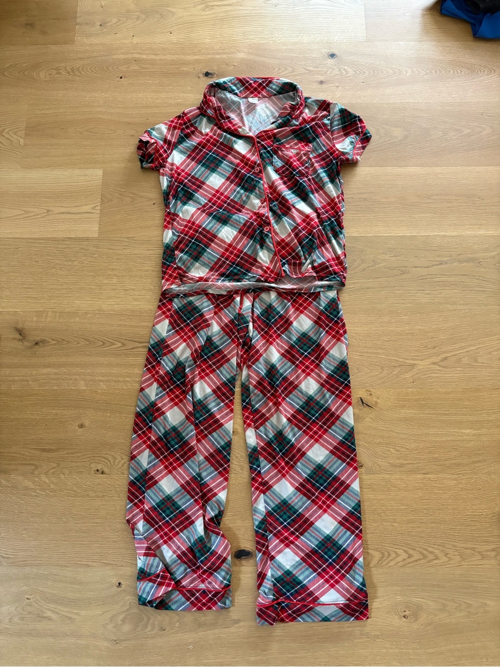 Women's Red Plaid Short-Sleeve Pajama Set